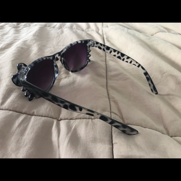 NWOT Hello Kitty Sunglasses - Picture 3 of 3